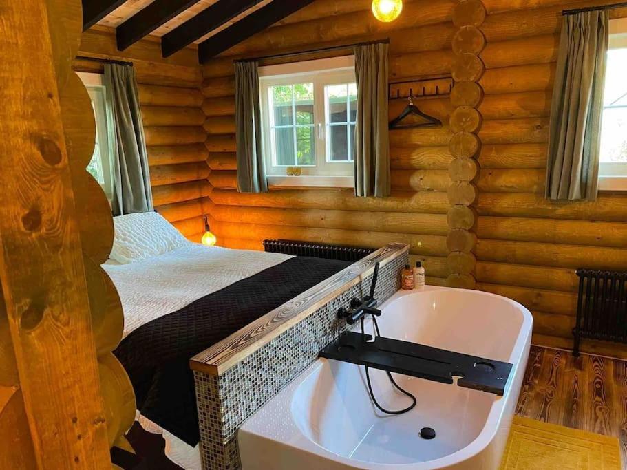 Knusse En Gezellige Blokhut De Bijenstal Villa Dedemsvaart ภายนอก รูปภาพ